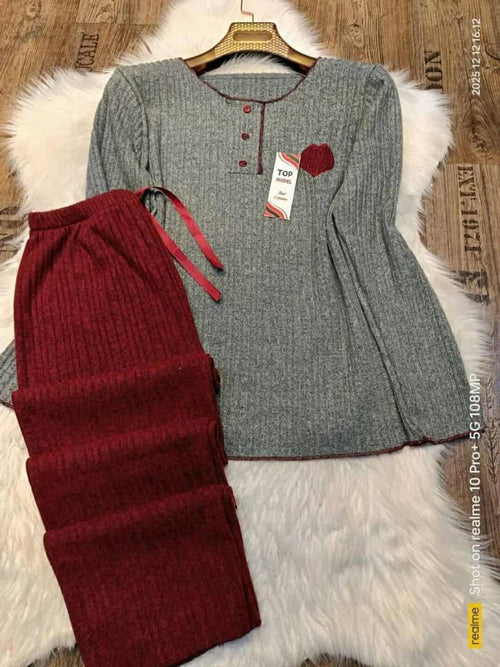 بيجامة نسائية القلب